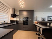 Eladó családi ház, Vecsésen 147 M Ft, 4 szobás