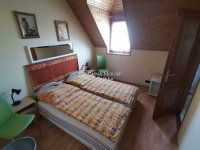 Eladó családi ház, Balatonfüreden 590 M Ft, 14 szobás