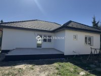 Eladó családi ház, Bicskén 100.5 M Ft, 4 szobás