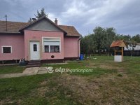 Eladó családi ház, Földesen 16.5 M Ft, 1 szobás