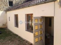 Eladó családi ház, Pécsett 48.5 M Ft, 4 szobás