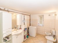 Eladó családi ház, Szombathelyen 95 M Ft, 9 szobás