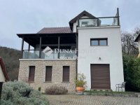 Eladó családi ház, Csopakon 398 M Ft, 6 szobás