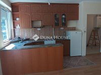 Eladó téglalakás