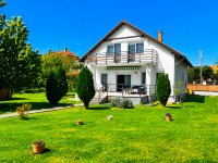 Eladó családi ház, Balatonalmádiban 142.9 M Ft, 4+1 szobás