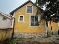 Eladó családi ház, Balatonfüreden 45.9 M Ft, 1 szobás