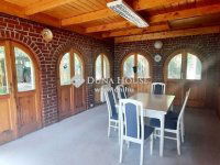 Eladó nyaraló, Sukorón 49 M Ft, 5 szobás / költözzbe.hu