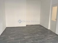 Eladó panellakás, Esztergomban, Szalézi utcában 39.9 M Ft