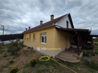 Eladó ikerház, Tégláson 54.99 M Ft, 2+1 szobás