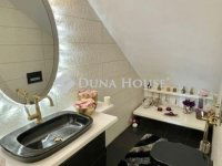 Eladó családi ház, II. kerületben 295 M Ft, 9 szobás