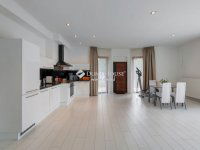 Eladó családi ház, Gödön 770 M Ft, 8+1 szobás