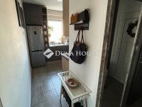 Eladó panellakás, Pécsett 56.9 M Ft, 3 szobás