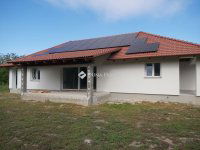 Eladó családi ház, Besnyőn 105.999 M Ft, 6 szobás