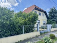 Eladó családi ház, Keszthelyen 89 M Ft, 7 szobás
