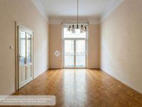 Eladó téglalakás, V. kerületben 135 M Ft, 2 szobás