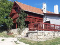 Eladó nyaraló, Balatoncsicsón 85 M Ft, 3 szobás