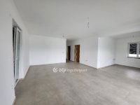 Eladó téglalakás, Siófokon 99.9 M Ft, 3 szobás