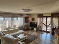 Eladó családi ház, Pécsett 199.9 M Ft, 8 szobás