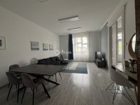 Eladó téglalakás, VI. kerületben 159.775 M Ft, 3 szobás