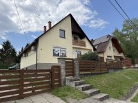 Eladó családi ház, Pécsett 109.9 M Ft, 10 szobás