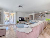 Eladó családi ház, Üllőn 299 M Ft, 6 szobás