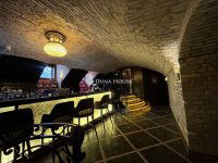 Eladó üzlethelyiség, VI. kerületben 150 M Ft