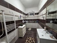 Eladó családi ház, Pécsett 84.99 M Ft, 4 szobás