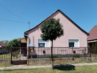 Eladó családi ház