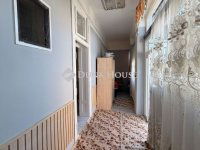 Eladó családi ház, Vecsésen 185 M Ft, 9 szobás