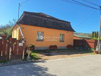 Eladó családi ház, Neszmélyen 65.9 M Ft, 8 szobás