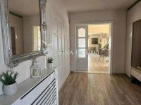 Eladó családi ház, Pécsett 199.9 M Ft, 6 szobás