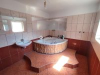 Eladó családi ház, Kecskeméten 68 M Ft, 7 szobás
