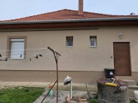 Eladó családi ház, Nagyvenyimen 56.9 M Ft, 2+1 szobás