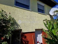 Eladó családi ház, Pécsett 32.3 M Ft, 2 szobás