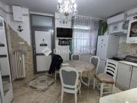 Eladó panellakás, Komlón 32.5 M Ft, 2 szobás
