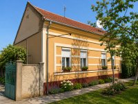 Eladó családi ház, Kiszomboron, Óbébai utcában 24.9 M Ft