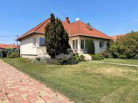 Eladó családi ház, Szombathelyen 159.9 M Ft, 8 szobás