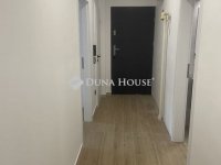 Eladó panellakás, Pécsett 64.99 M Ft, 3 szobás