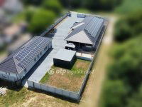 Eladó családi ház, Pápán 180 M Ft, 5+2 szobás