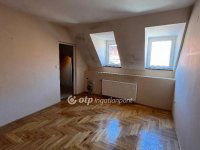 Eladó téglalakás, Pápán 36 M Ft, 3+1 szobás