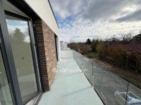 Eladó téglalakás, Balatonakarattyán 131.9 M Ft, 4 szobás