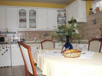 Eladó családi ház, Felsőörsön 149.999 M Ft, 8 szobás