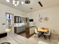 Eladó téglalakás, VI. kerületben 120 M Ft, 3 szobás