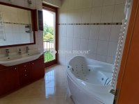 Eladó családi ház, Budajenőn 198 M Ft, 5 szobás