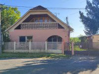 Eladó családi ház