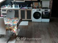 Eladó téglalakás