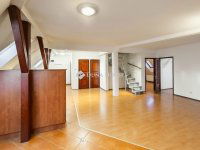 Eladó téglalakás, Kecskeméten 68.5 M Ft, 6 szobás