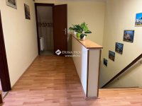 Eladó családi ház, Balatonfenyvesen 224 M Ft, 9 szobás