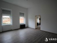 Eladó téglalakás