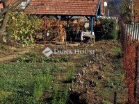 Eladó családi ház, Pécsett 33.4 M Ft, 2 szobás